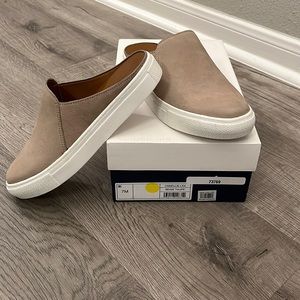 Caslon tan slides - size 7